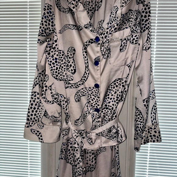 Leopard Print Satin Blazer with Blue Accents - Picture 4 of 6